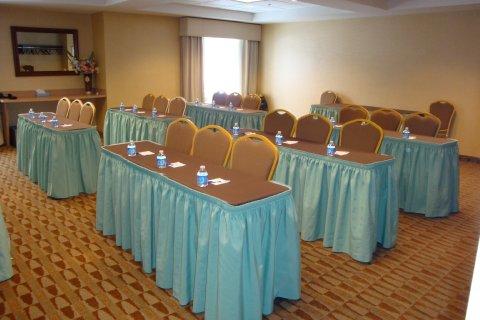 Hotel Holiday Express Haskell-wayne Area By Ihg 3*