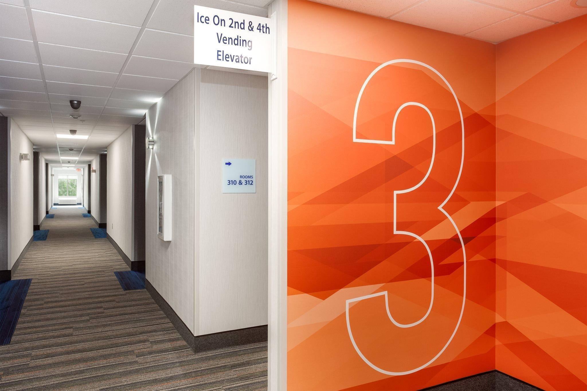 Holiday Express Haskell-wayne Area By Ihg Hotel 3*
