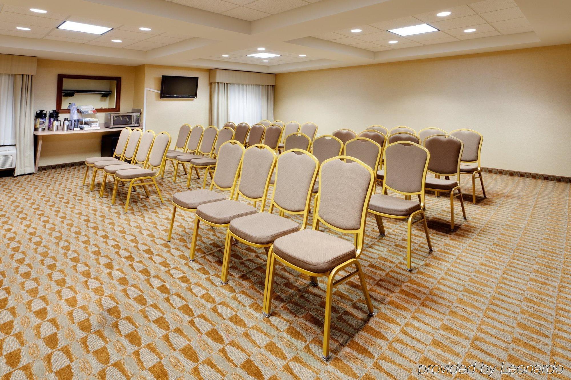 Holiday Express Haskell-wayne Area By Ihg Hotel 3*