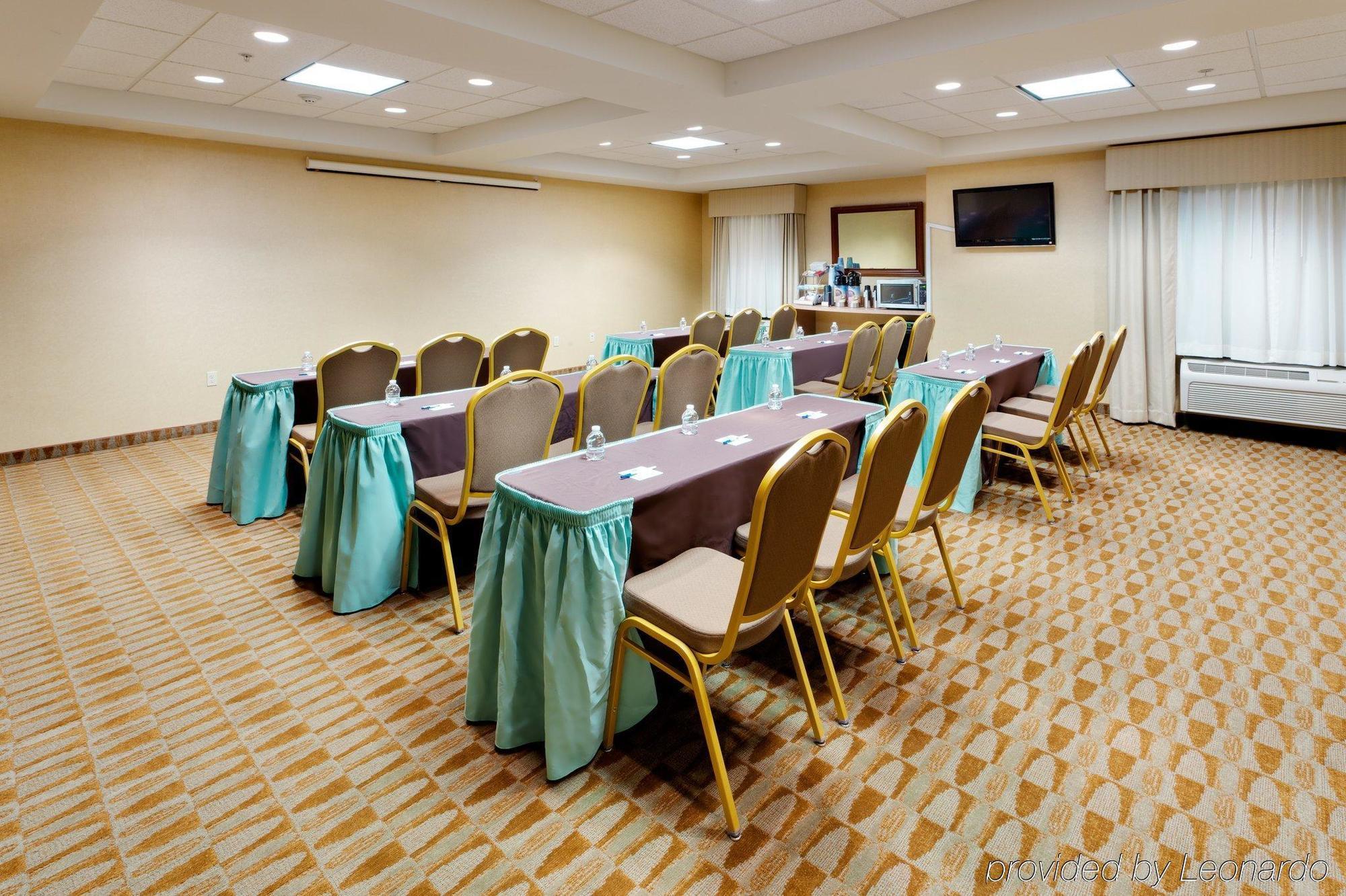 Holiday Express Haskell-wayne Area By Ihg Hotel 3*
